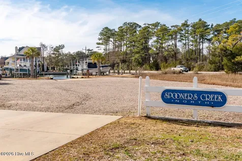 105 Alexandra Court Morehead City NC 28557