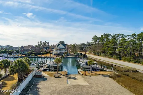 105 Alexandra Court Morehead City NC 28557