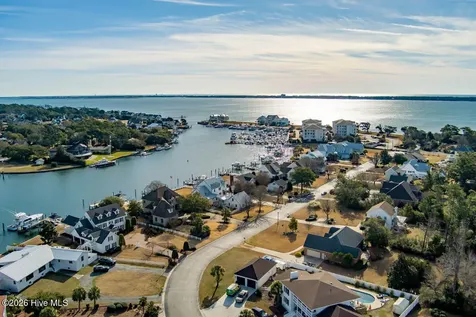 105 Alexandra Court Morehead City NC 28557