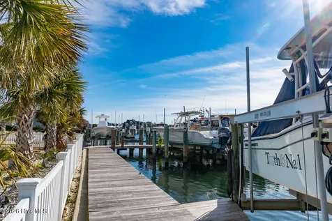 105 Alexandra Court Morehead City NC 28557