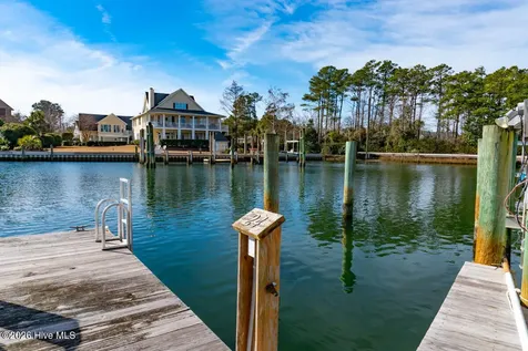 105 Alexandra Court Morehead City NC 28557
