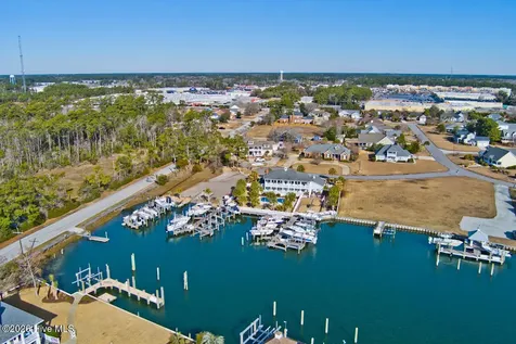 105 Alexandra Court Morehead City NC 28557