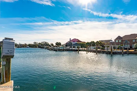 105 Alexandra Court Morehead City NC 28557