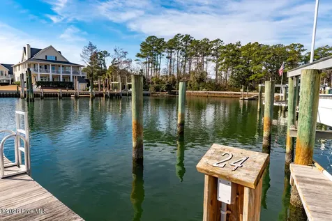 105 Alexandra Court Morehead City NC 28557