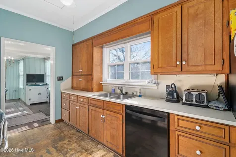 130 E Main Street Rose Hill NC 28458