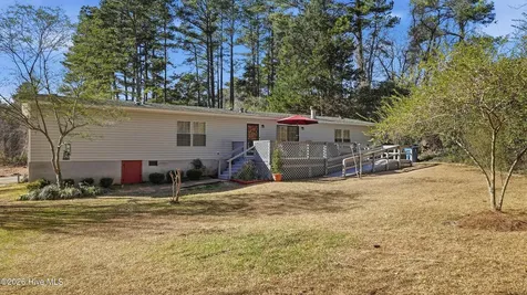 716 Pinecrest Street Carthage NC 28327