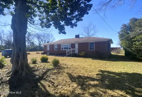 13570 N Lake Road Engelhard NC 27824