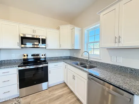 768 Aria Lane Hubert NC 28539