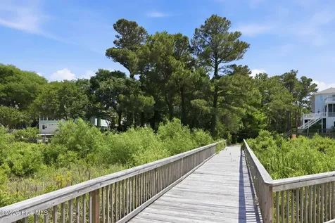 9806 Clarendon Drive Emerald Isle NC 28594