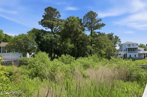 9806 Clarendon Drive Emerald Isle NC 28594