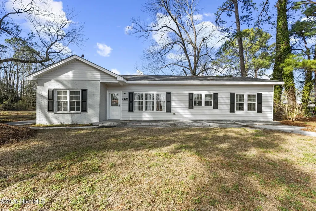 124 Hc Powers Road Wallace NC 28466