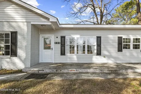124 Hc Powers Road Wallace NC 28466