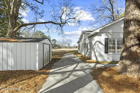 124 Hc Powers Road Wallace NC 28466