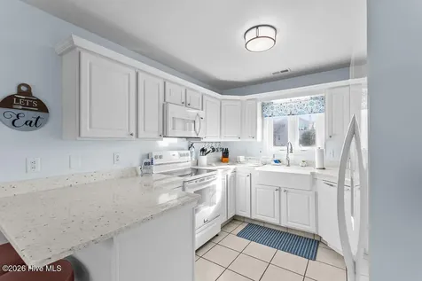 312 Pine Knoll Circle Pine Knoll Shores NC 28512