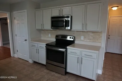 407 Sundown Court Hubert NC 28539