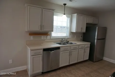 407 Sundown Court Hubert NC 28539