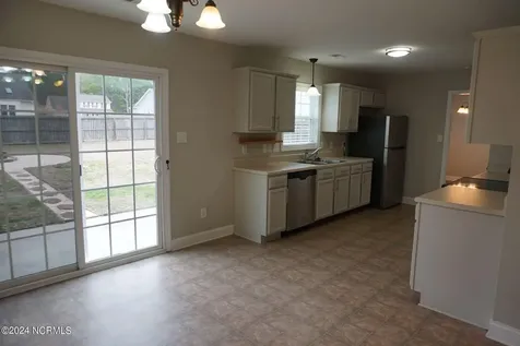 407 Sundown Court Hubert NC 28539