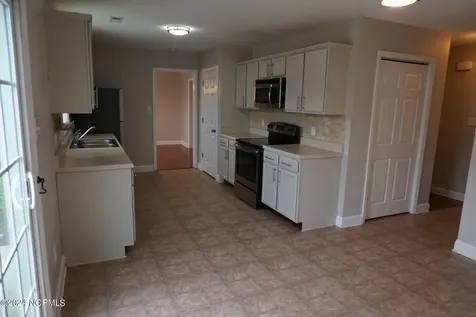 407 Sundown Court Hubert NC 28539