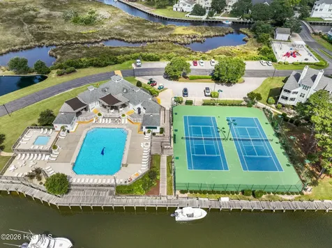 631 Pirates Way Manteo NC 27954