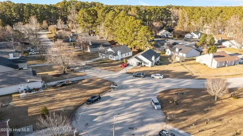 1109 Shroyer Circle Jacksonville NC 28540