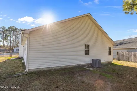 1109 Shroyer Circle Jacksonville NC 28540
