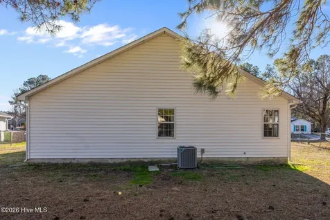 1109 Shroyer Circle Jacksonville NC 28540