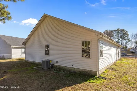 1109 Shroyer Circle Jacksonville NC 28540
