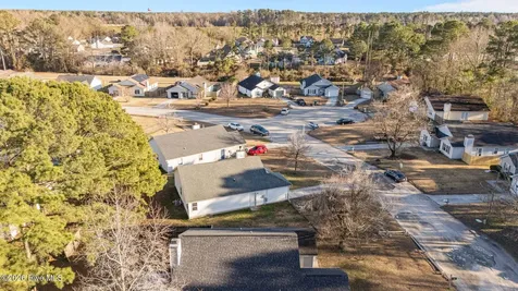 1109 Shroyer Circle Jacksonville NC 28540