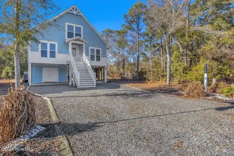 129 N Middleton Avenue Oak Island NC 28465