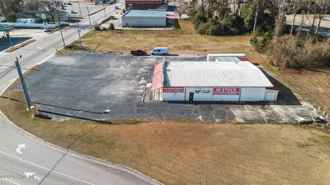 1702 S Madison Street Whiteville NC 28472