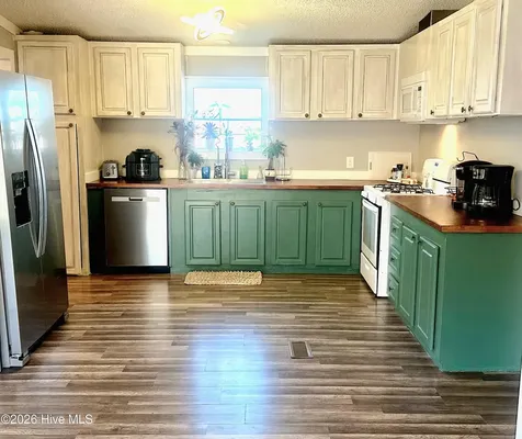 3984 Pocosin Road Lake Waccamaw NC 28450