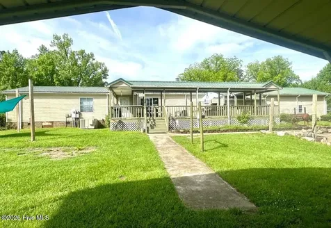 3984 Pocosin Road Lake Waccamaw NC 28450