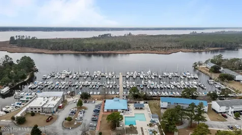 1306 Harbourside Drive New Bern NC 28560