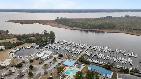 1306 Harbourside Drive New Bern NC 28560