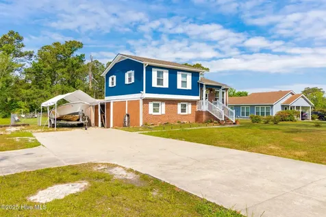 213 Nine Mile Road Newport NC 28570