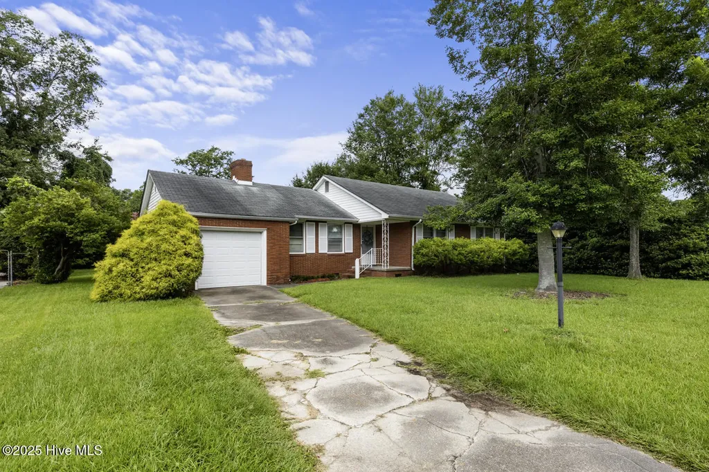 2402 Carey Road Kinston NC 28504