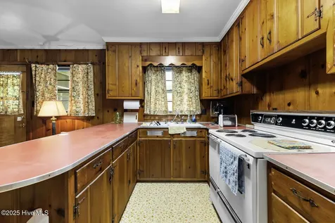2402 Carey Road Kinston NC 28504