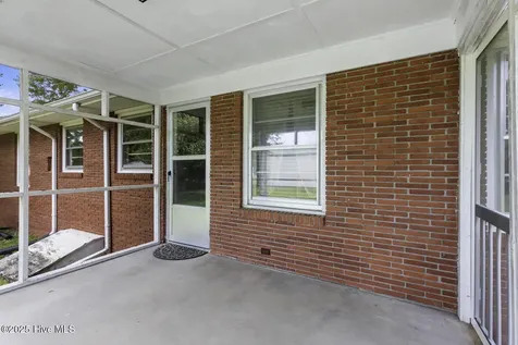 2402 Carey Road Kinston NC 28504