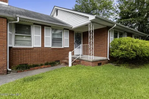 2402 Carey Road Kinston NC 28504