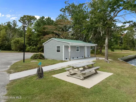 467 Eagle Trace Drive Blounts Creek NC 27814