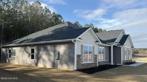 199 Seashore Street Grimesland NC 27837