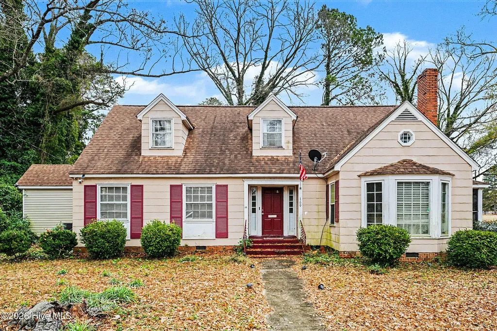 109 S Austin Street Maxton NC 28364