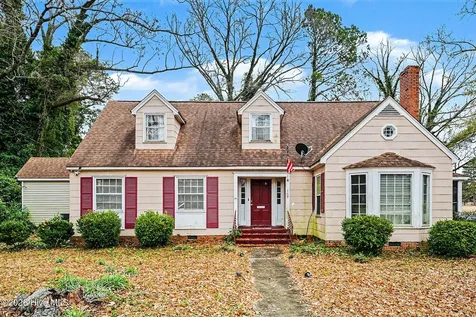 109 S Austin Street Maxton NC 28364
