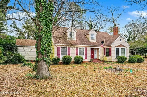 109 S Austin Street Maxton NC 28364