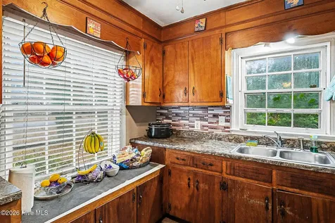 109 S Austin Street Maxton NC 28364