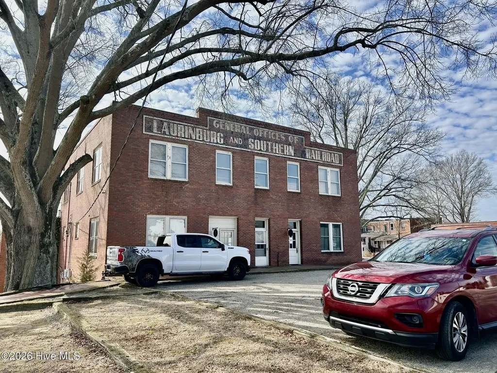 204 E Railroad Street Laurinburg NC 28352