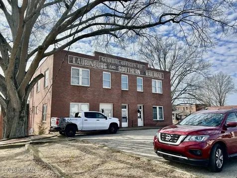 204 E Railroad Street Laurinburg NC 28352