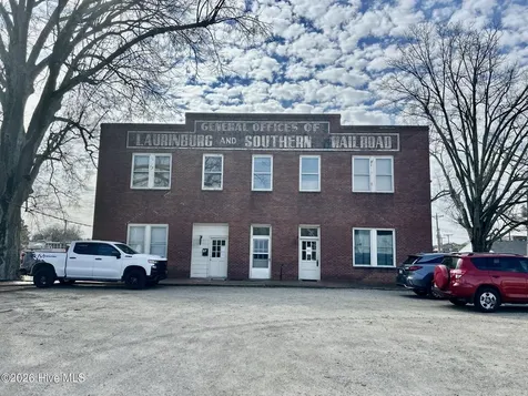 204 E Railroad Street Laurinburg NC 28352