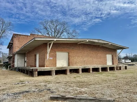 204 E Railroad Street Laurinburg NC 28352