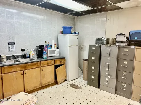 204 E Railroad Street Laurinburg NC 28352